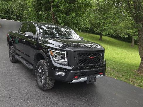 Used 2021 Nissan Titan PRO-4X w/ Pro-4x Convenience Package AWD/4WD image 4