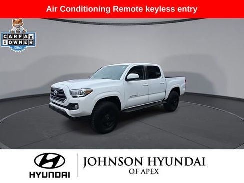 Used 2016 Toyota Tacoma SR5 w/ Towing Package image 4