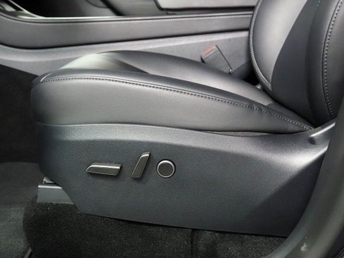 Used 2025 Tesla Model Y Long Range RWD image 61