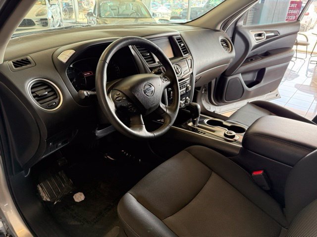 Used 2018 Nissan Pathfinder SV AWD/4WD image 2