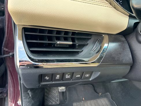 Used 2016 Toyota Avalon Limited w/ Toyota Safety Sense Package FWD image 21