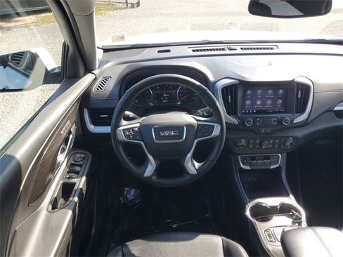 Used 2024 GMC Terrain SLT image 27