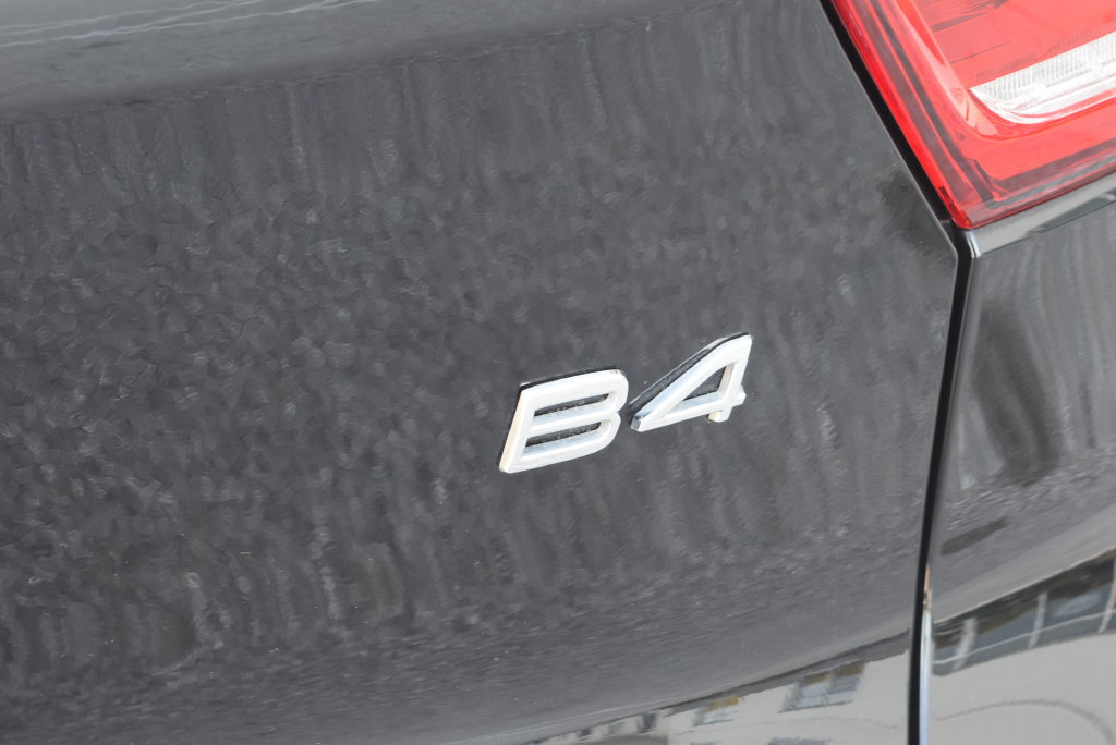 Used 2023 Volvo XC40 B4 Ultimate FWD image 7