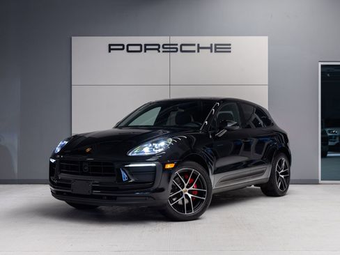 Certified 2023 Porsche Macan AWD/4WD image 1