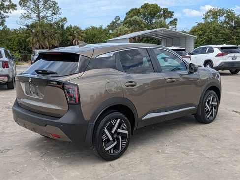 Used 2025 Nissan Kicks SV FWD image 8