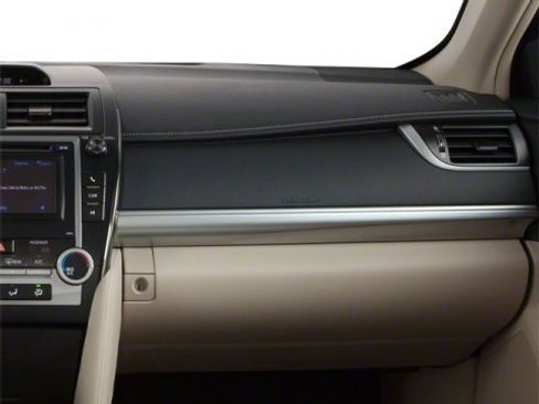Used 2012 Toyota Camry LE FWD image 16