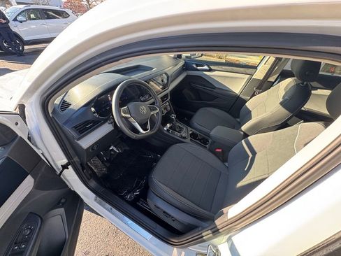 Used 2024 Volkswagen Taos SE image 8