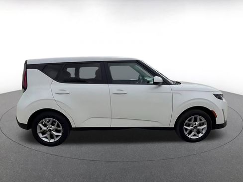 Used 2025 Kia Soul LX w/ LX Technology Package FWD image 16