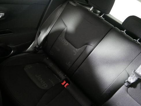 Used 2017 Jeep Renegade Latitude image 12