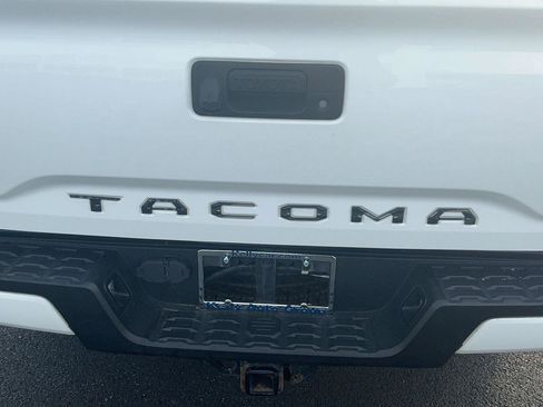 Used 2019 Toyota Tacoma TRD Sport AWD/4WD image 33