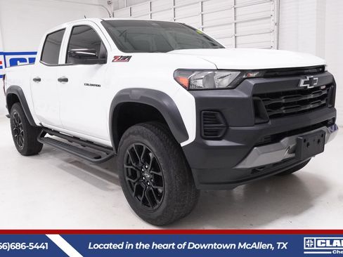 Used 2023 Chevrolet Colorado Trail Boss w/ LPO, Dark Essentials Package AWD/4WD image 3