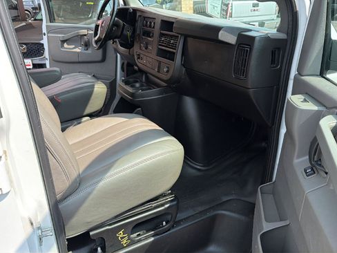 Used 2019 GMC Savana 2500 Extended w/ Driver Convenience Package RWD image 19
