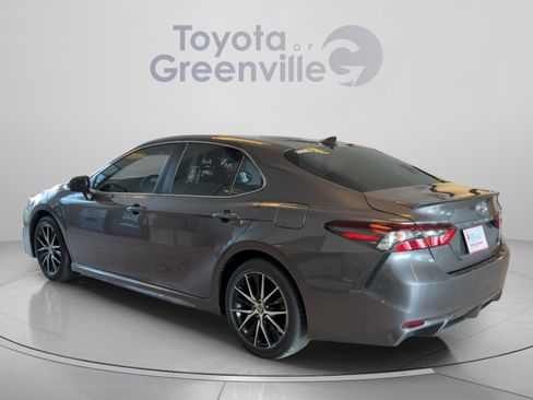 Certified 2021 Toyota Camry SE FWD image 4