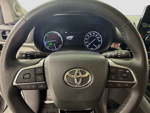 Certified 2021 Toyota Sienna Limited FWD image 13
