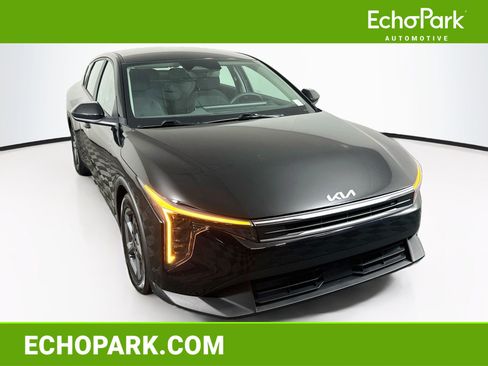 Used 2025 Kia K4 FWD image 1