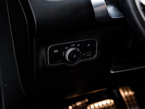 Used 2023 Mercedes-Benz EQB 300 4MATIC image 28