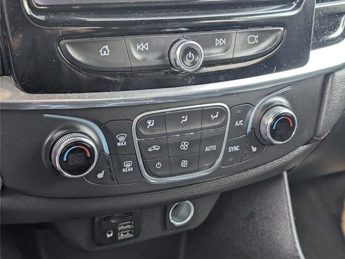 Used 2023 Chevrolet Traverse RS FWD image 19