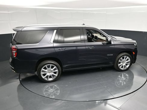 Used 2022 Chevrolet Tahoe High Country w/ Premium Package 2 AWD/4WD image 47