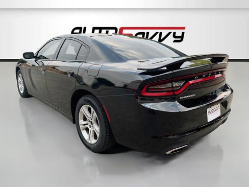 Used 2018 Dodge Charger SXT RWD image 5