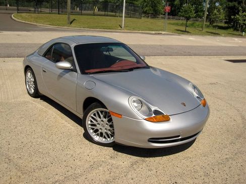 Used 1999 Porsche 911 Carrera RWD image 2