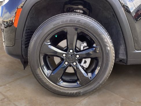 Used 2025 Jeep Grand Cherokee Altitude RWD image 34