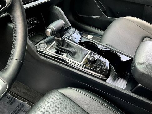 Certified 2025 Kia Sportage SX AWD/4WD image 17