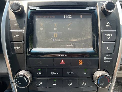 Used 2017 Toyota Camry LE w/ Moonroof Package FWD image 20