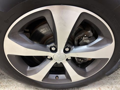 Used 2022 Jeep Cherokee Limited image 38