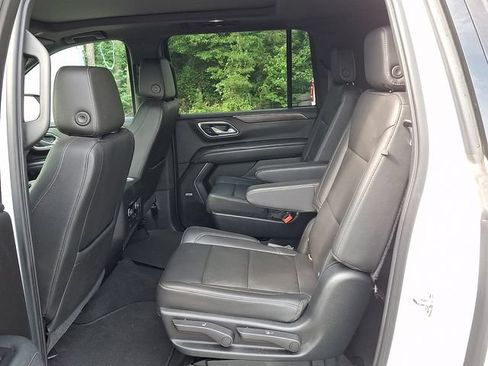 Used 2021 Chevrolet Suburban Z71 w/ Z71 Signature Package AWD/4WD image 9
