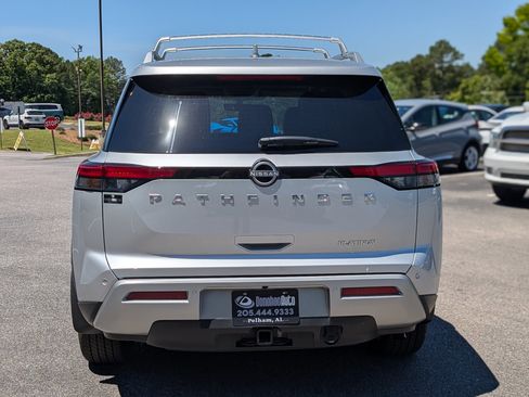 Used 2025 Nissan Pathfinder Platinum FWD image 8