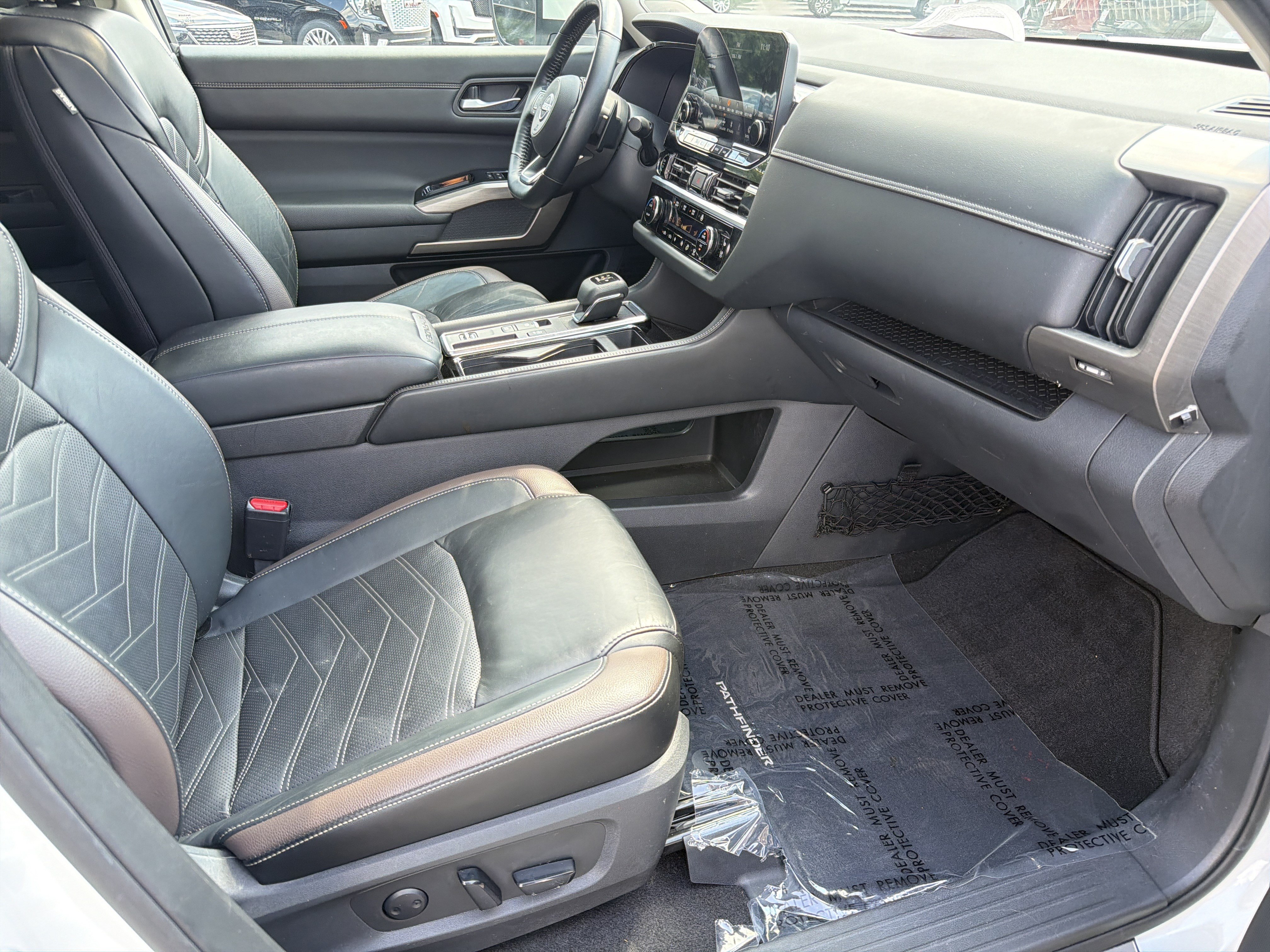 Used 2023 Nissan Pathfinder Platinum w/ Lighting Package (N93) FWD image 14