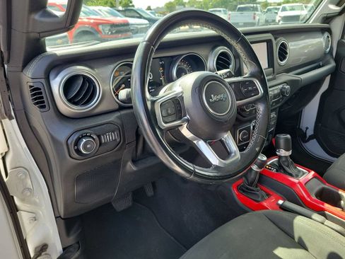 Used 2021 Jeep Wrangler Unlimited Sahara AWD/4WD image 10