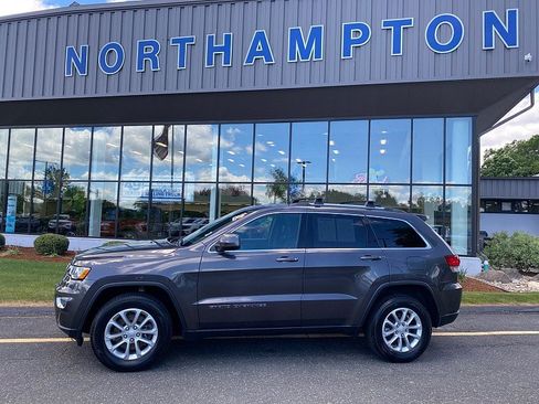 Used 2021 Jeep Grand Cherokee Laredo AWD/4WD image 4