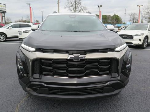 Used 2025 Chevrolet Equinox ACTIV w/ Safety and Technology Package image 9