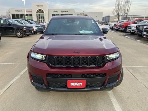 Used 2025 Jeep Grand Cherokee L Altitude image 2