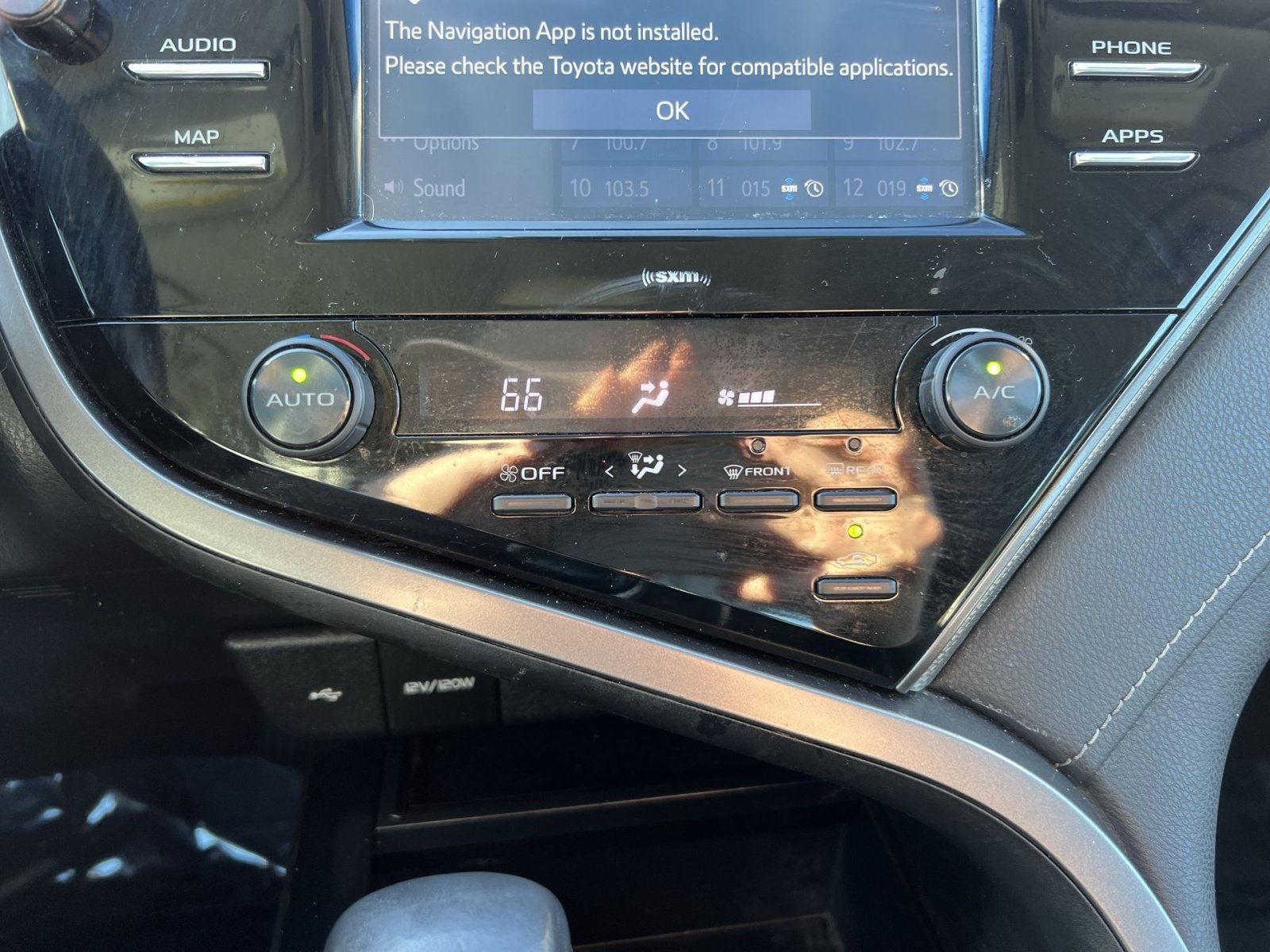Used 2020 Toyota Camry SE FWD image 20
