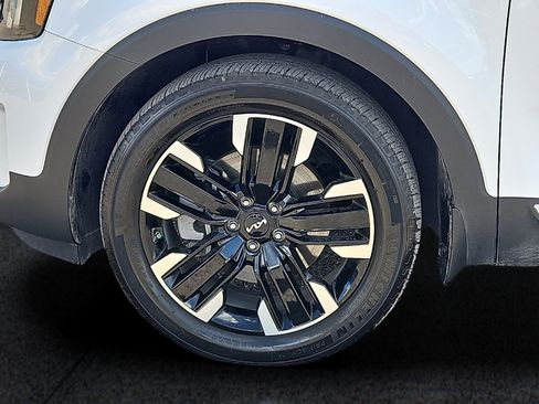 Used 2024 Kia Telluride SX w/ Towing Package AWD/4WD image 8