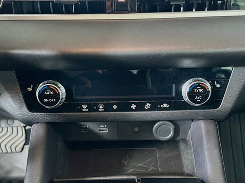 Used 2024 Mitsubishi Outlander SE image 23