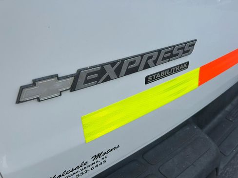 Used 2015 Chevrolet Express 2500 RWD image 25