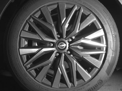 Used 2025 Nissan Altima 2.5 SV FWD image 15