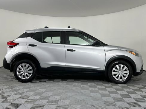 Used 2019 Nissan Kicks S FWD image 7