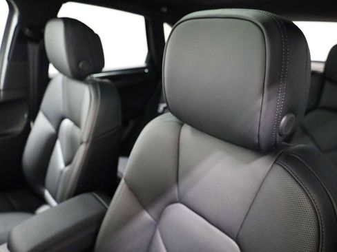 Certified 2026 Porsche Macan image 19