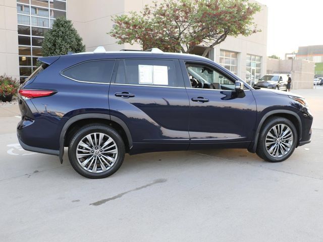 Used 2021 Toyota Highlander Platinum AWD/4WD image 7