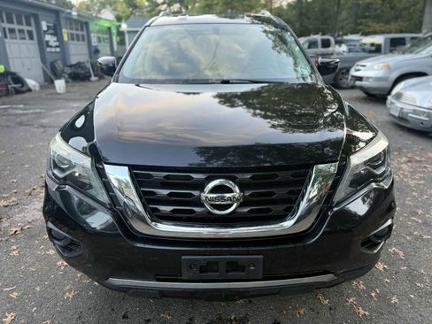 Used 2017 Nissan Pathfinder SV image 2