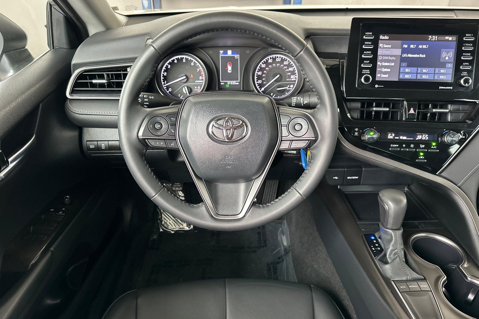 Used 2024 Toyota Camry SE FWD image 16
