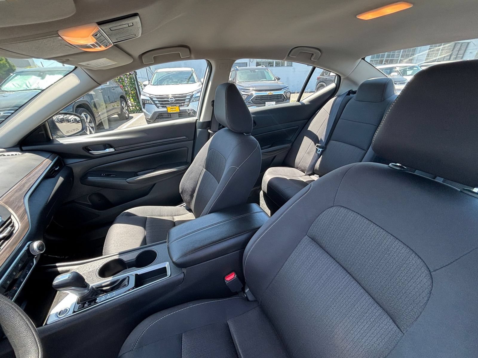 Used 2025 Nissan Altima 2.5 SV FWD image 27