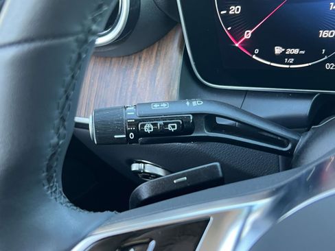 Used 2025 Mercedes-Benz GLC 350e GLC 350e image 20