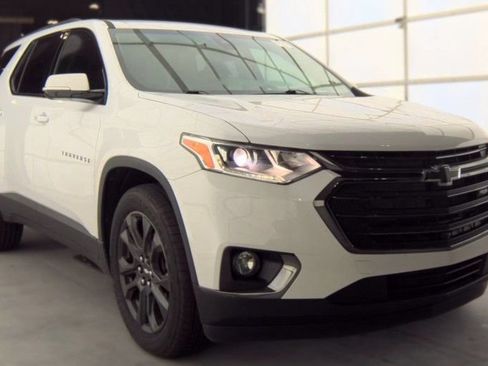 Used 2020 Chevrolet Traverse RS FWD image 1