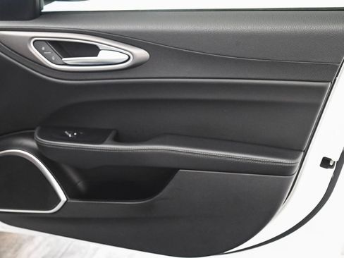 Used 2022 Alfa Romeo Giulia Veloce image 10