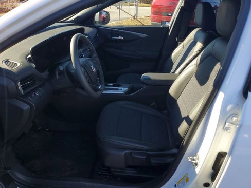 Used 2025 Buick Envista Preferred image 13